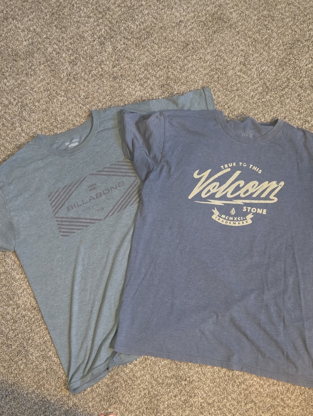 Volcom Graphic Tee & Billabong Logo Tee - Bundle Tshirts